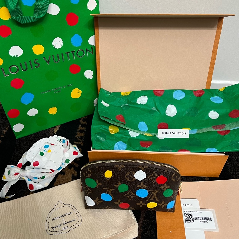 Louis Vuitton Kusama Dots cosmetic pouch. 2023 collection collab! BNWT🎈